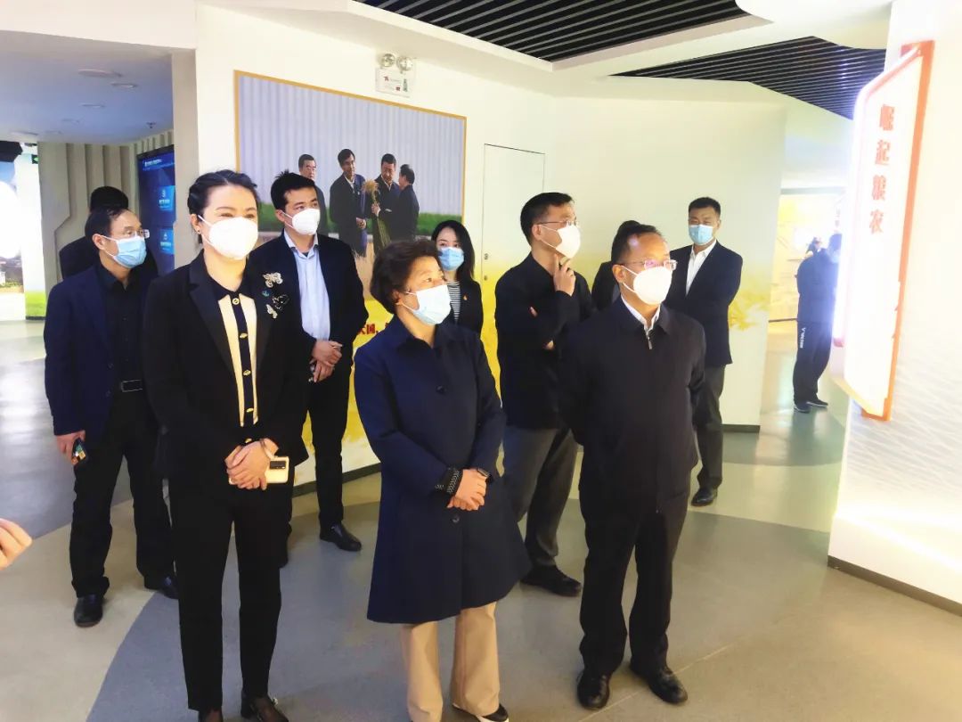 西安市副市長沈黎萍一行到糧農集團調研民生保供和疫情防控工作